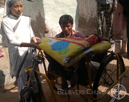 Udaipur Diocese Provides 150 Blankets to Slum Community
