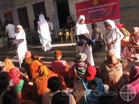 Sisters of Compassion is Udaipur Diocese distribute blankets in leprosy colony