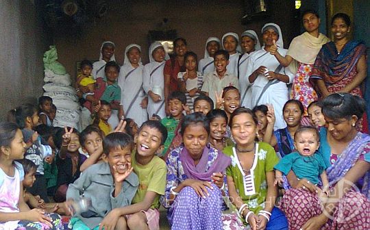 Gujarat Diocese Conducts Vitamin Tablet Distribution Program in a Slum