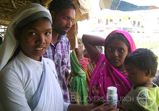 Lucknow Diocese Holds Medical Camp in Slum on World Health Day