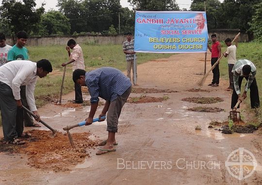Minor Seminary Students Cleans Public Road on Gandhi Jayanthi