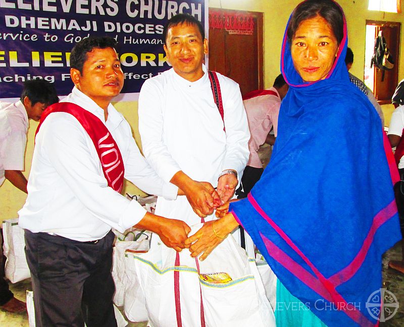 Diocese of Dhemaji Distributes Relief Supplies to 100 Flood-Affected Families
