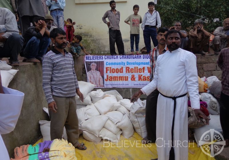 Diocese of Chandigarh Gives Relief Supplies to Jammu and Kashmir Flood Victims