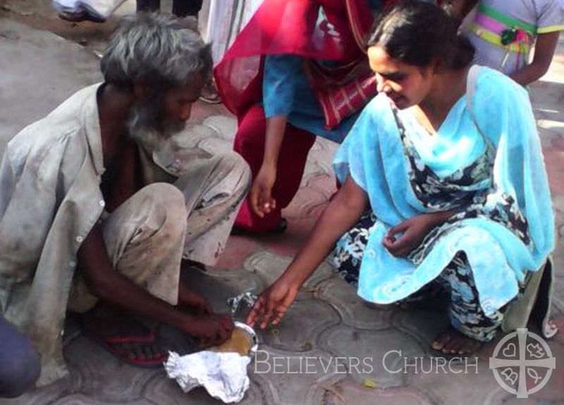 Sisters of Compassion in Diocese of Bhopal Distribute Food Packets to Beggars on World Food Day