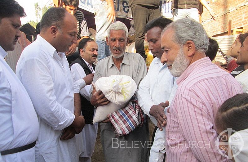 Diocese of Chandigarh Distributes Ration kits, Mosquito Nets and Blankets to Jammu and Kashmir Flood Victims