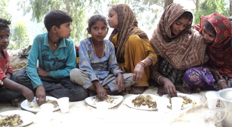 Slum Dwellers in Himachal Pradesh Receive Food on World Food Day