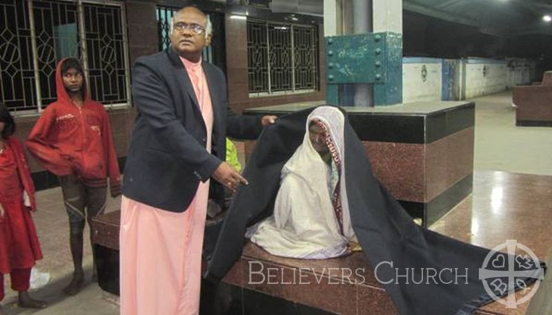 Bishop Dr. Juria Bardhan Distributes Warm Clothes to Homeless People in Diocese of Kolkata