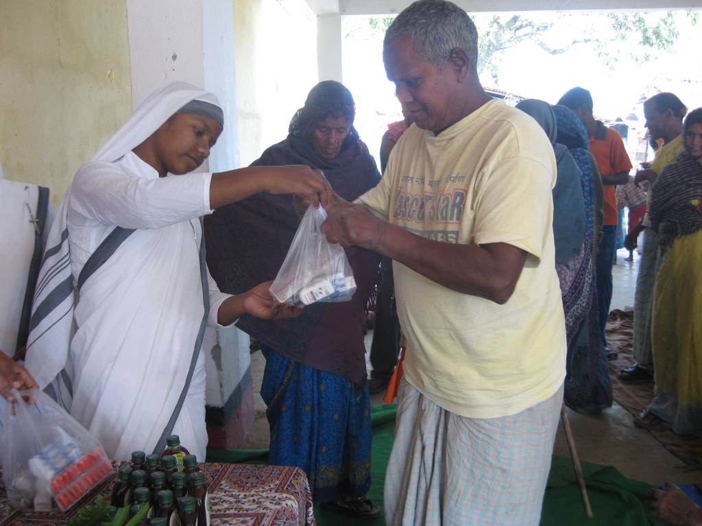 Leprosy Patients Thankful to Diocese of Jasidih for Providing Medical Supplies and Blankets
