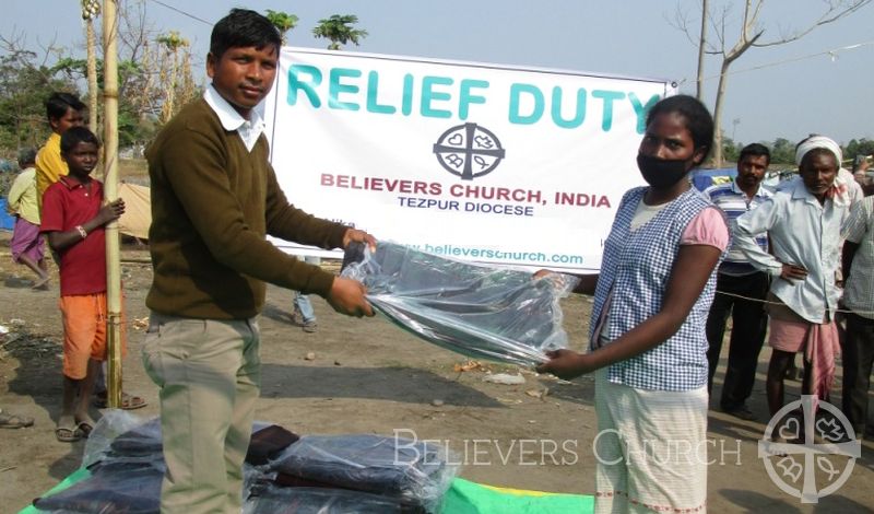 Refugee Camp Residents Receive Blankets in Tezpur