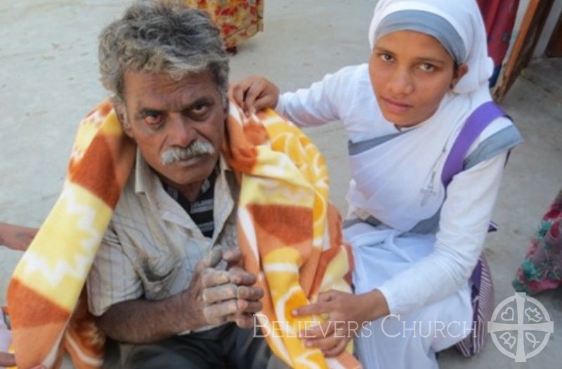 Sisters of Compassion Clean Wounds and Gifts Bed Sheets to Leprosy Patients in Diocese of Udaipur