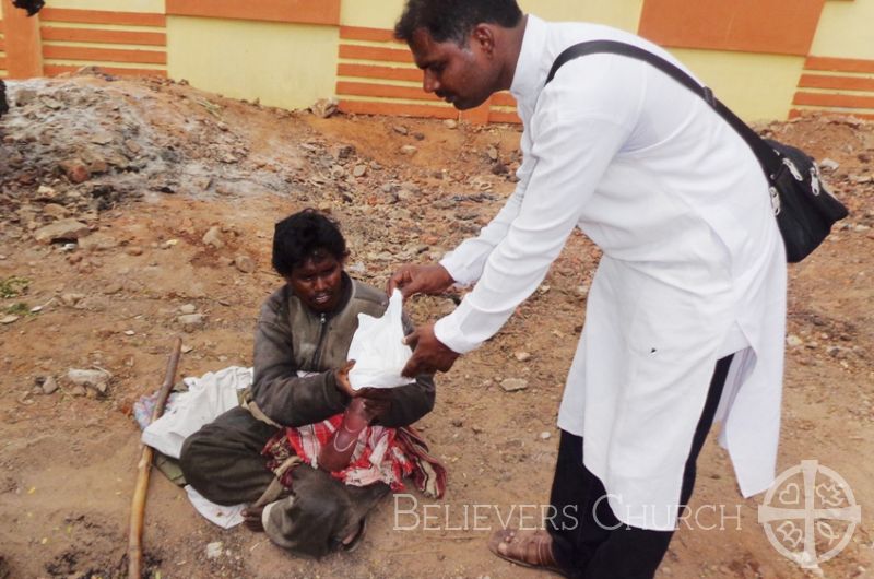 Diocese of Vizag Distributes Food to Beggars on Founder’s Day