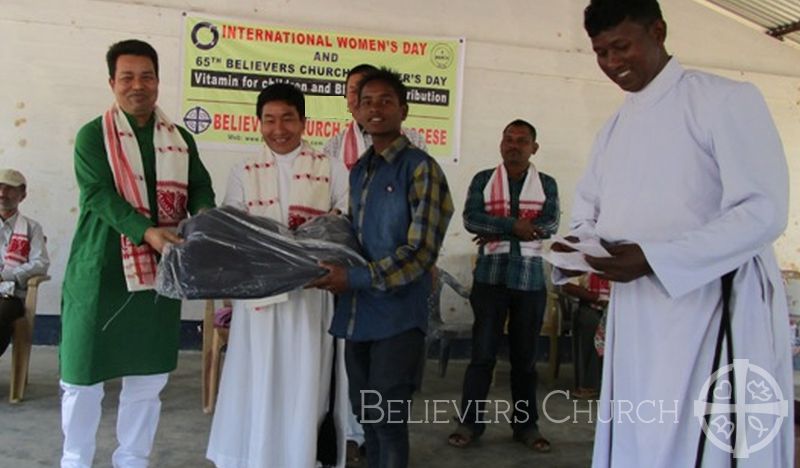 325 People Receive Blankets on Founder’s Day