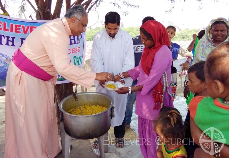 Diocese of Delhi Feeds Slum Dwellers and Street Children on World Food Day